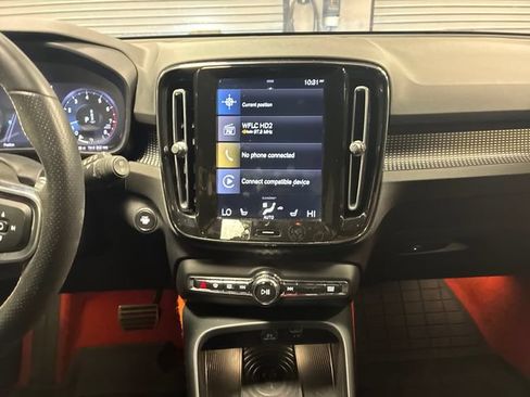 Used 2019 Volvo XC40 T5 R-Design AWD/4WD image 19