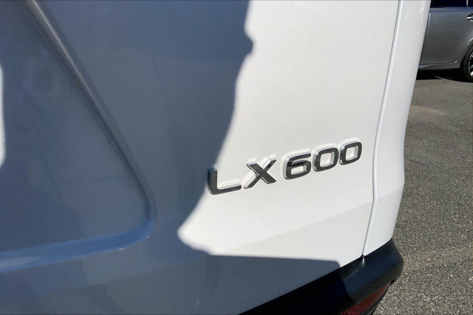 Used 2024 Lexus LX 600 4WD w/ Appearance Package image 9