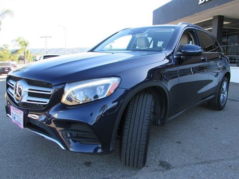 Used 2017 Mercedes-Benz GLC 300 4MATIC image 3