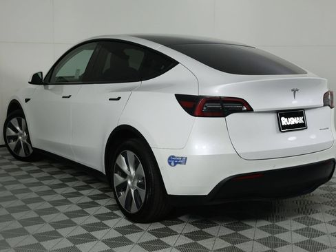 Used 2021 Tesla Model Y Long Range AWD/4WD image 3