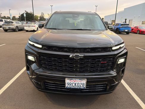Used 2024 Chevrolet Traverse RS image 2