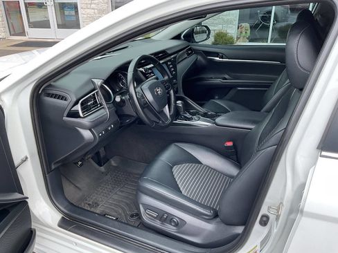 Used 2019 Toyota Camry SE FWD image 14