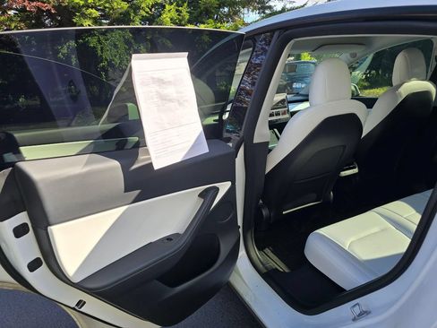 Used 2022 Tesla Model Y Long Range AWD/4WD image 9