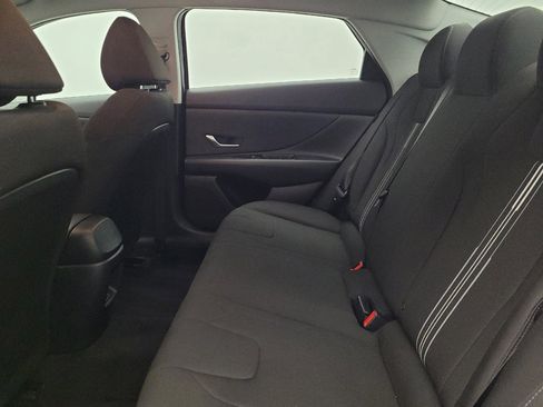 Used 2024 Hyundai Elantra SEL image 18