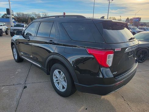 Used 2024 Ford Explorer XLT w/ Equipment Group 202A image 7