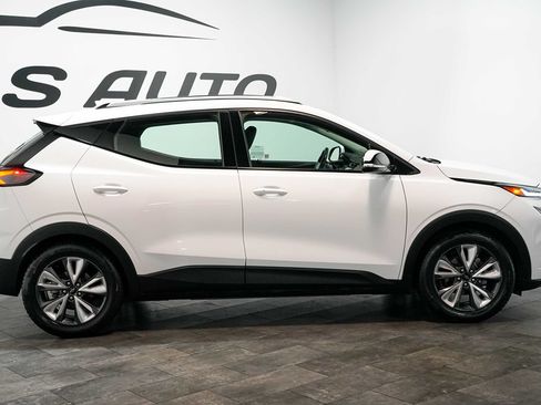 Used 2022 Chevrolet Bolt EUV LT w/ Convenience Package FWD image 8