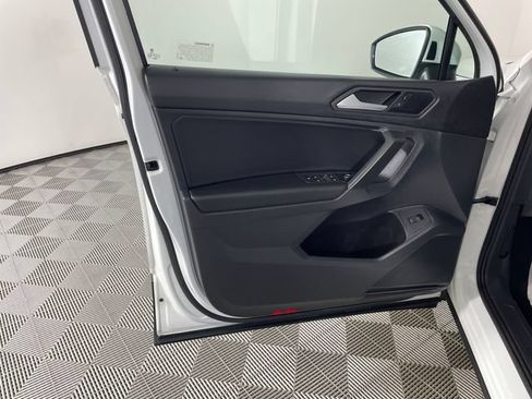 Used 2021 Volkswagen Tiguan SEL w/ 3rd Row Seat Package AWD/4WD image 18