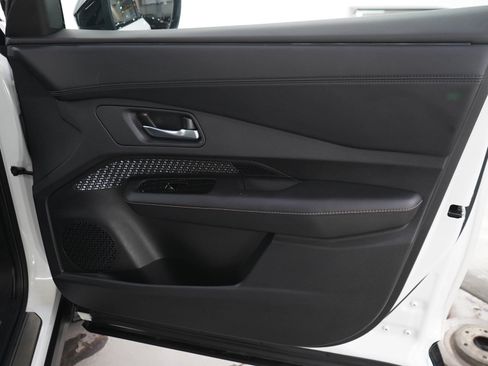 Used 2025 Nissan Ariya AWD image 9