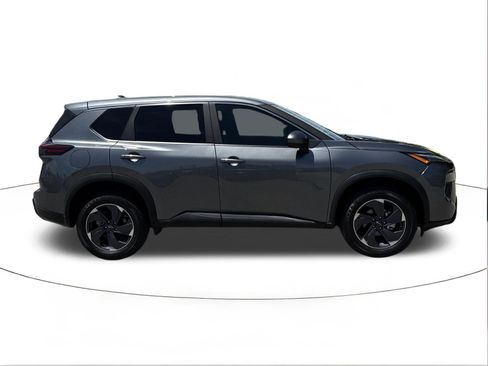Used 2024 Nissan Rogue SV FWD image 2