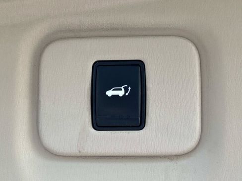 Used 2015 Nissan Pathfinder SL w/ SL Premium Package FWD image 12
