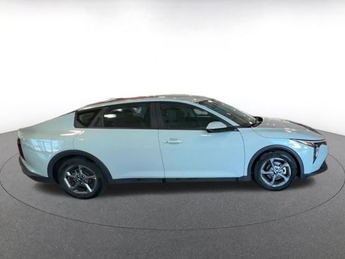 Used 2025 Kia K4 LXS image 12