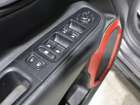 Used 2017 Jeep Renegade Trailhawk w/ Popular Equipment Group AWD/4WD image 13