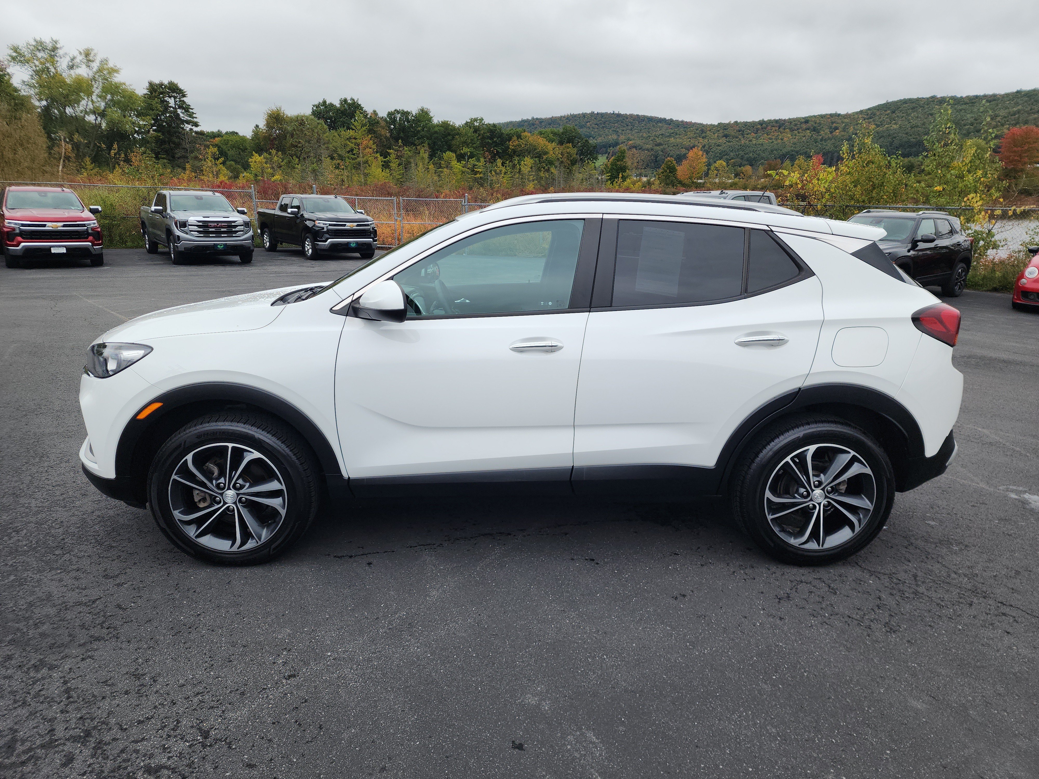 Certified 2021 Buick Encore GX Select AWD/4WD image 5