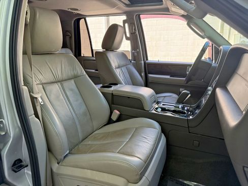 Used 2017 Lincoln Navigator L Select image 28