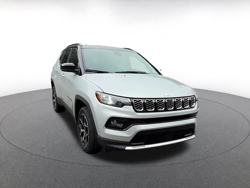 Used 2025 Jeep Compass Limited AWD/4WD image 3