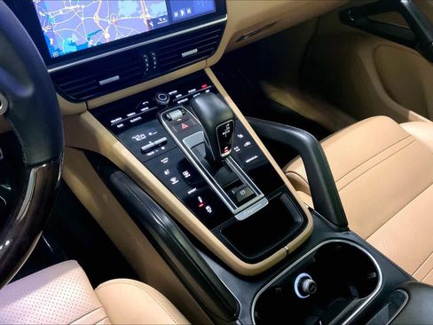 Used 2020 Porsche Cayenne S AWD/4WD image 17