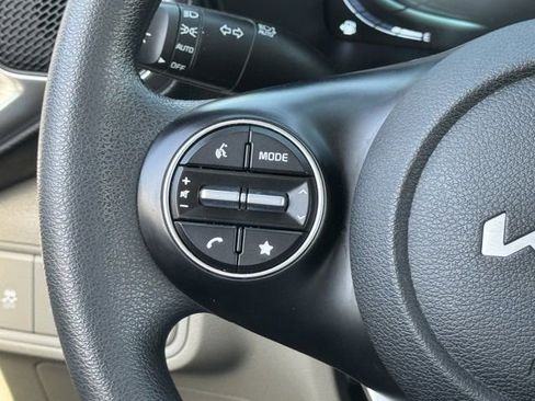Used 2024 Kia Soul LX image 16