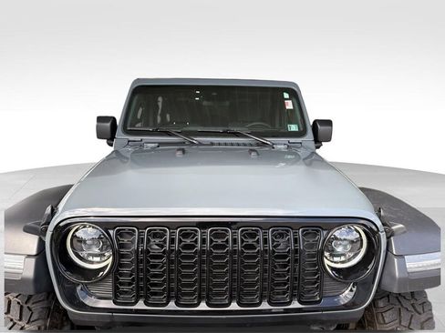 Used 2025 Jeep Wrangler Sport AWD/4WD image 8