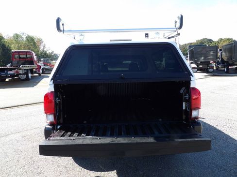 Used 2022 Toyota Tacoma SR image 45