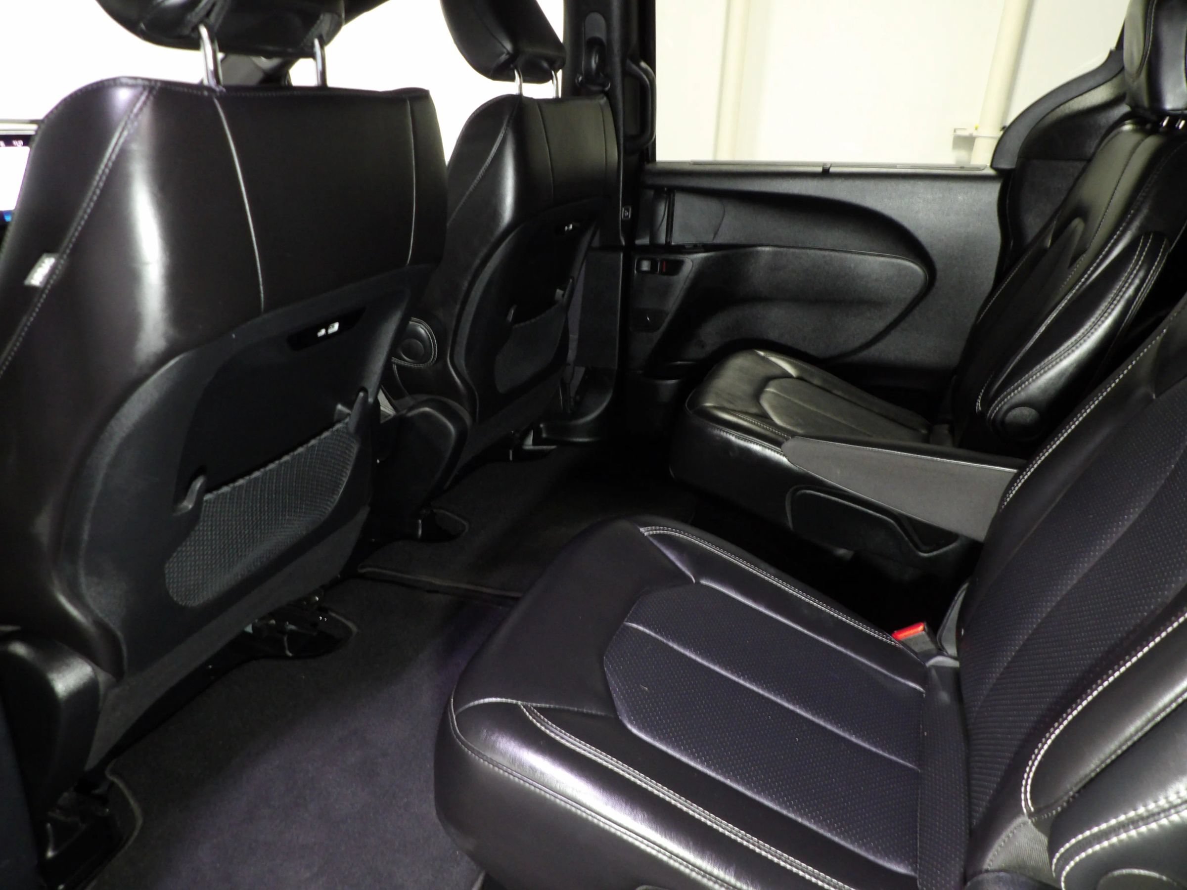 Used 2025 Chrysler Pacifica Select FWD image 14