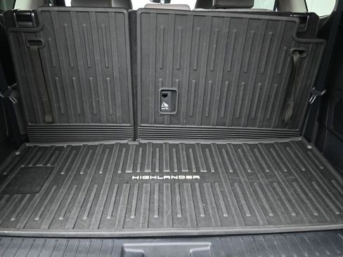 Used 2023 Toyota Highlander Bronze Edition image 24