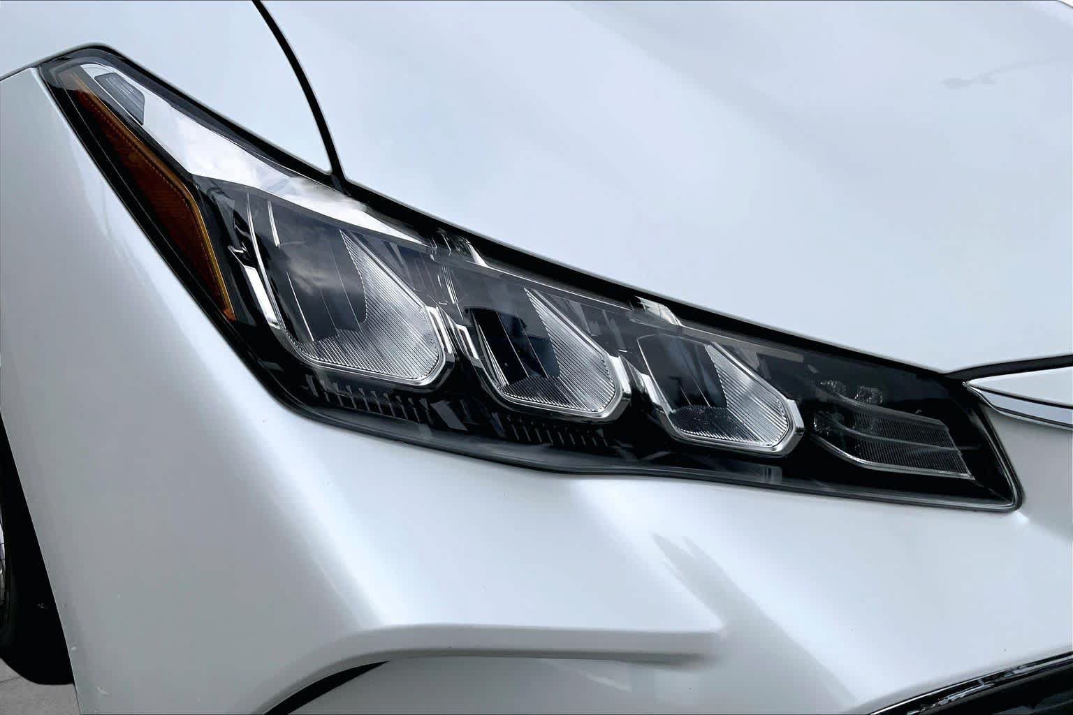 Used 2019 Toyota Avalon XLE w/ Moonroof Package FWD image 28