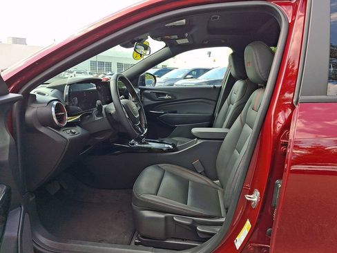 Certified 2025 Chevrolet Trax RS w/ Sunroof Package FWD image 14