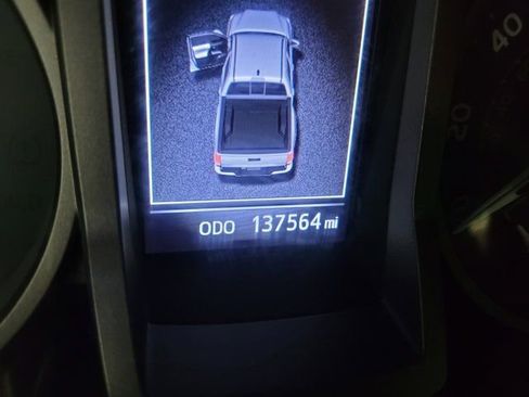 Used 2018 Toyota Tacoma TRD Sport image 3