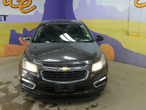 Used 2015 Chevrolet Cruze LT FWD image 3