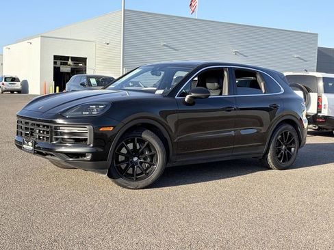 Used 2024 Porsche Cayenne AWD/4WD image 2