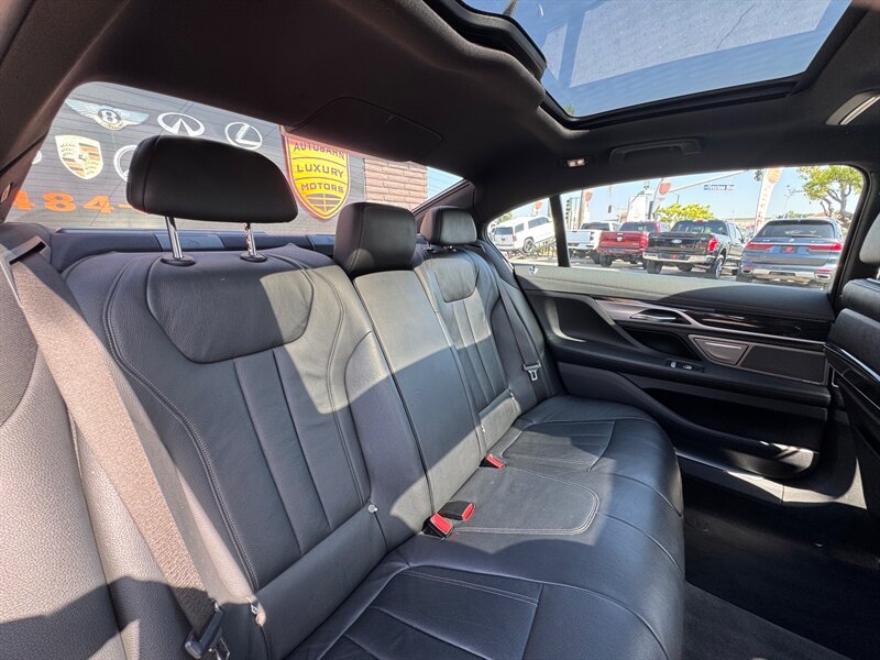 Used 2019 BMW 740i w/ M Sport Package RWD image 41