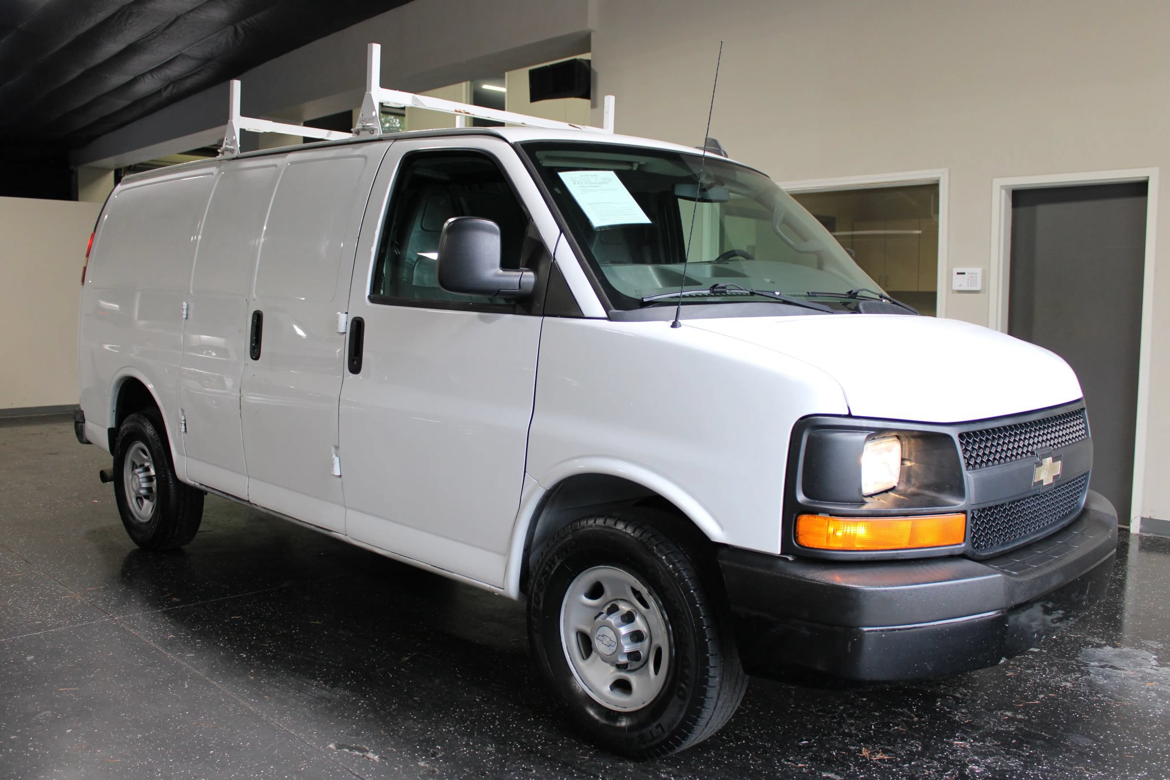 Used 2016 Chevrolet Express 2500 RWD image 1