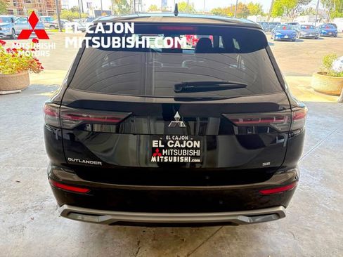 Used 2025 Mitsubishi Outlander SE FWD image 4