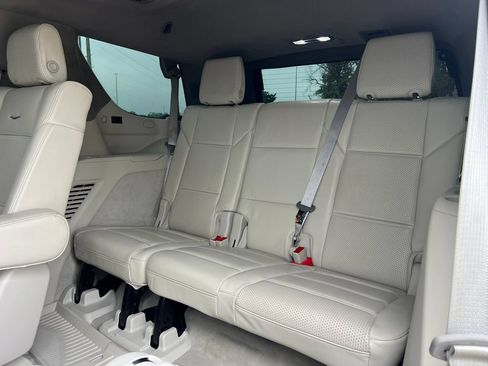 Used 2025 Cadillac Escalade Sport Platinum w/ LPO, ONYX Package AWD/4WD image 6