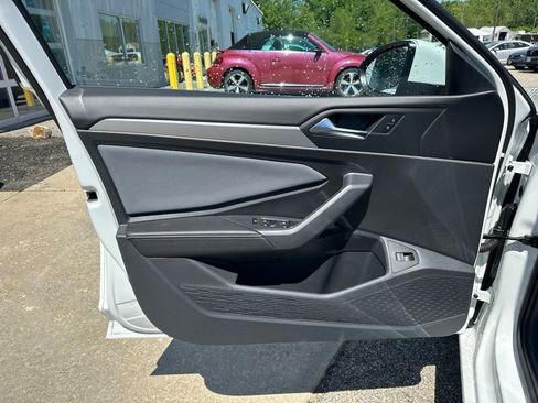 New 2026 Volkswagen Jetta SE FWD image 10