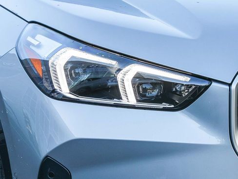 Used 2025 BMW X1 xDrive28i w/ Technology Package image 4