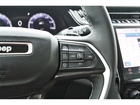 Used 2023 Jeep Grand Cherokee L Limited w/ Luxury Tech Group II AWD/4WD image 25