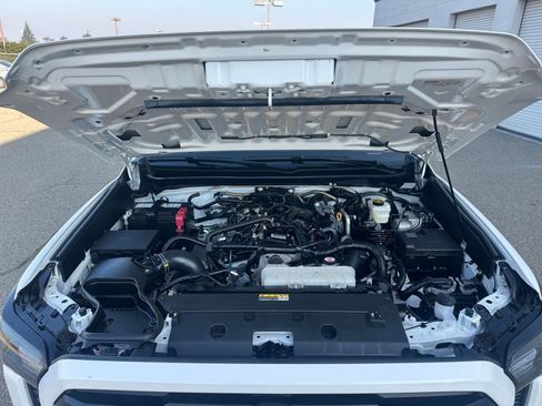 Used 2025 Toyota Tacoma TRD Off-Road image 32