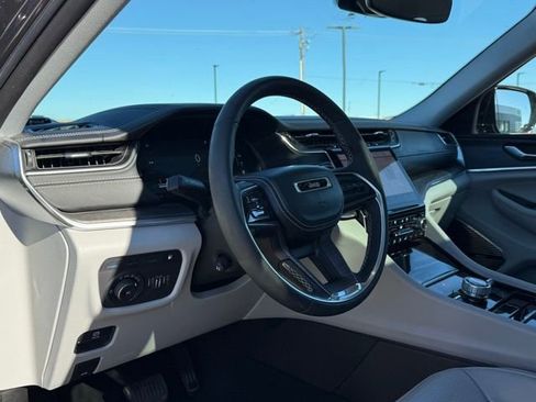 Used 2022 Jeep Grand Cherokee Overland image 17