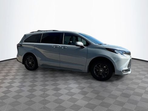 Used 2024 Toyota Sienna XLE Woodland Edition image 3