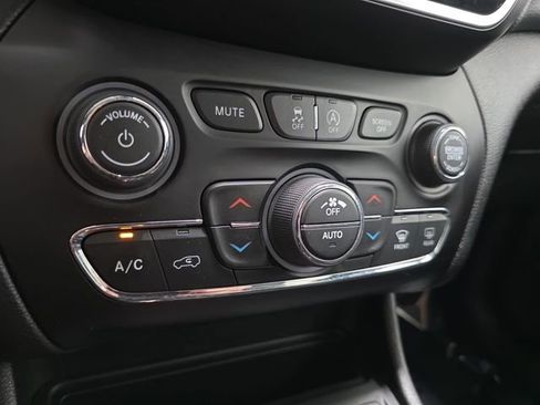 Used 2021 Jeep Cherokee Limited AWD/4WD image 22
