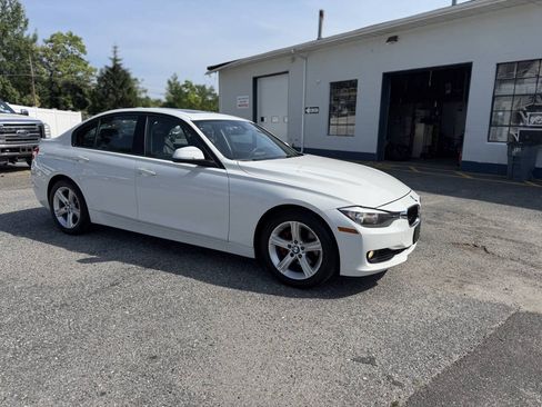 Used 2014 BMW 320i xDrive Sedan AWD/4WD image 5