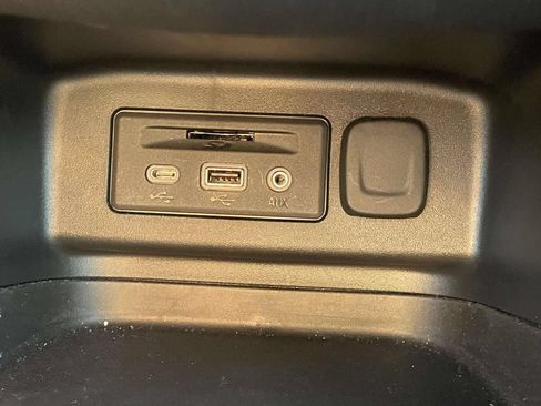 Used 2023 Chevrolet Equinox RS w/ RS Leather Package FWD image 18