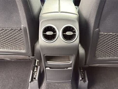 Used 2025 Mercedes-Benz GLB 250 4MATIC image 7