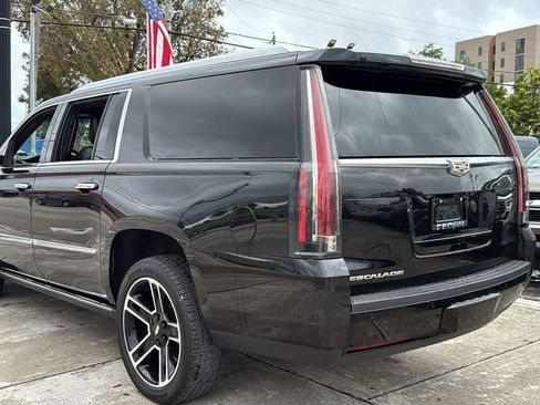 Used 2018 Cadillac Escalade ESV Platinum image 13