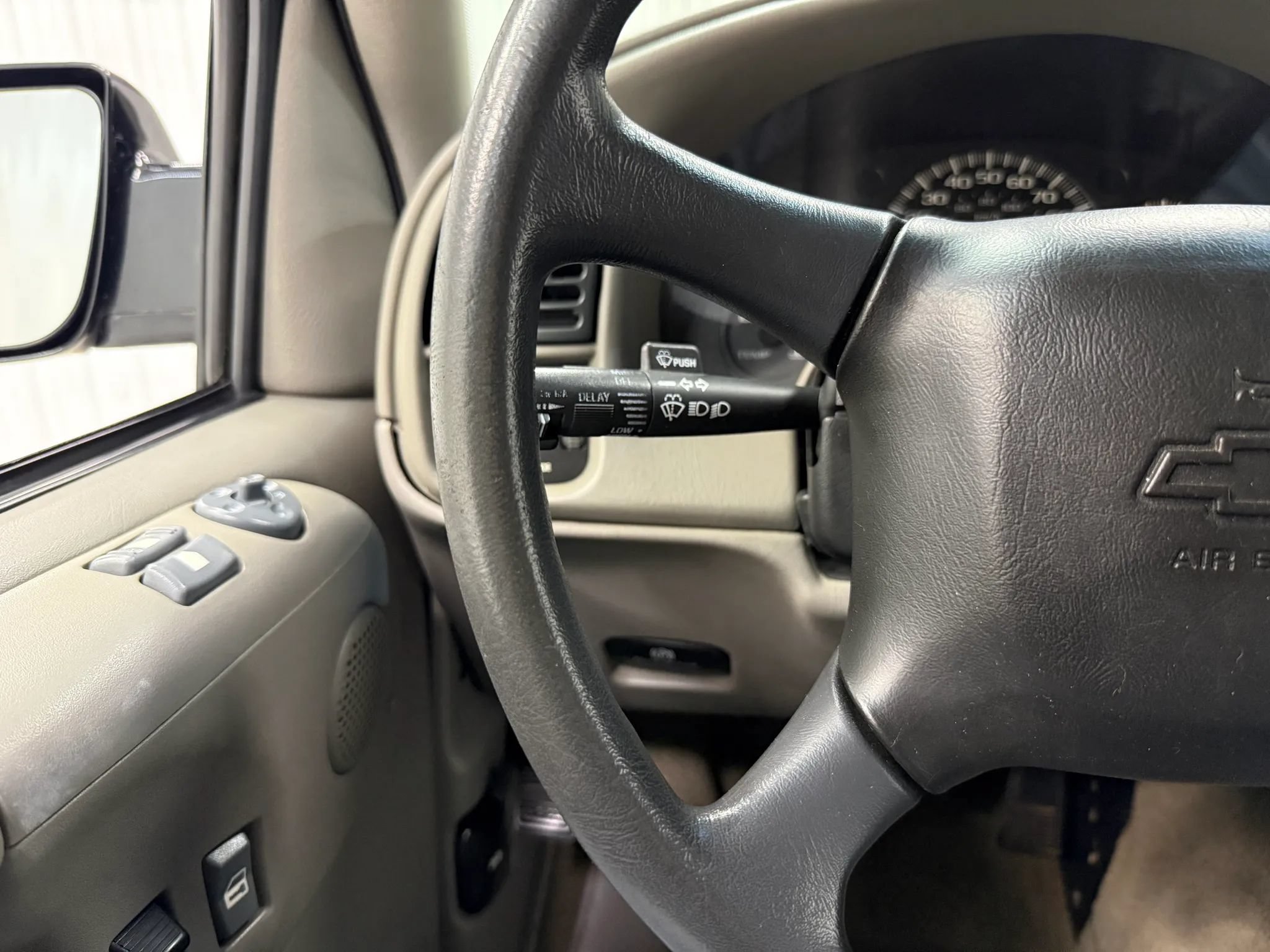 Used 2004 Chevrolet Astro Passenger AWD w/ LS Preferred Equipment Group image 26