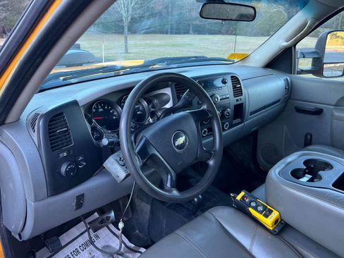 Used 2010 Chevrolet Silverado 3500 W/T w/ Snow Plow Prep Package image 10