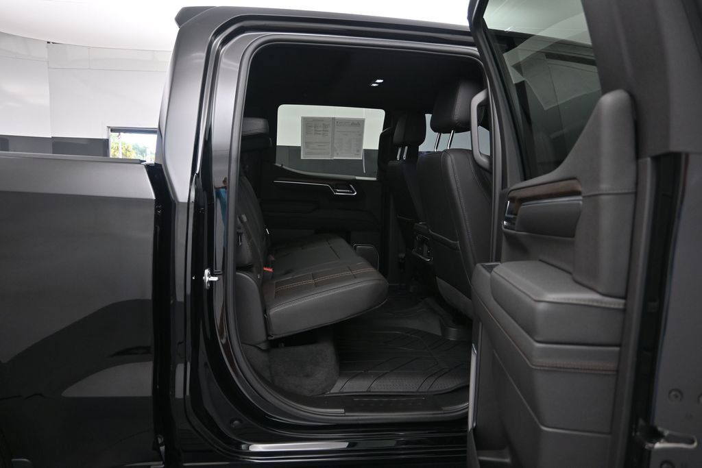 Used 2026 Chevrolet Silverado 1500 High Country w/ Midnight Edition AWD/4WD image 28