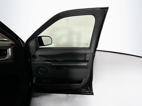 Used 2024 Ford Expedition Max XLT image 33