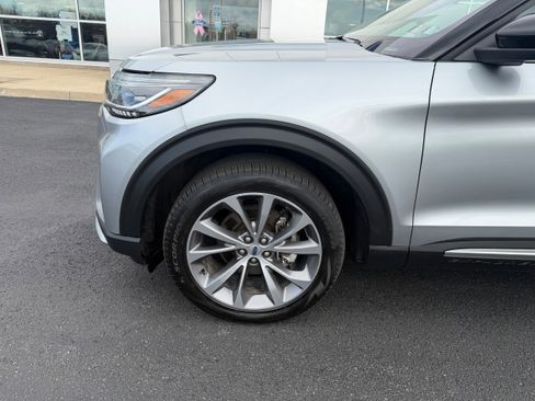 Certified 2025 Ford Explorer Platinum w/ Ultimate Package image 11